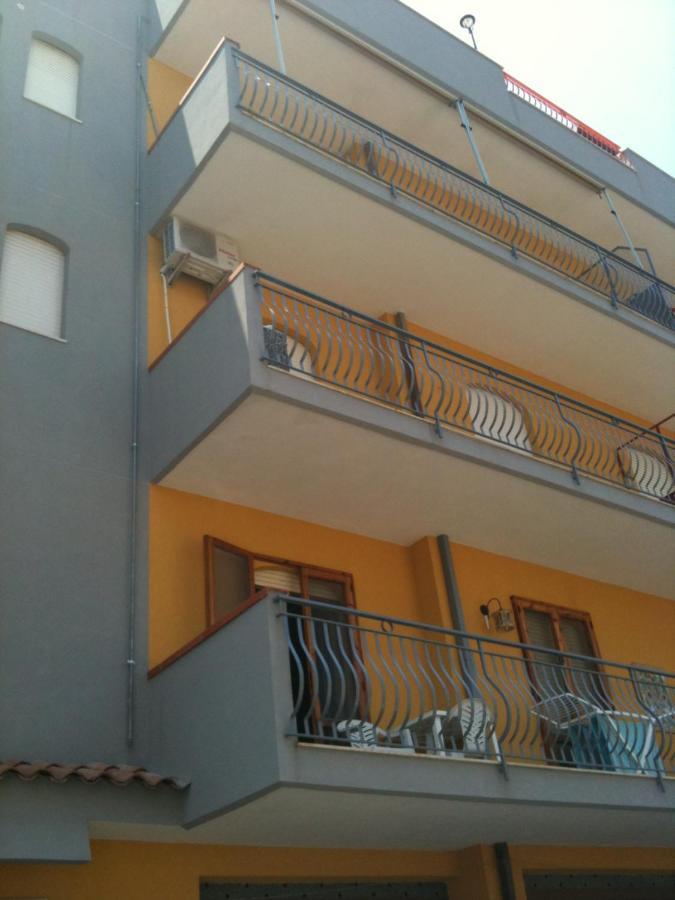 Residence La Fenice Ff Giardini-Naxos Kültér fotó