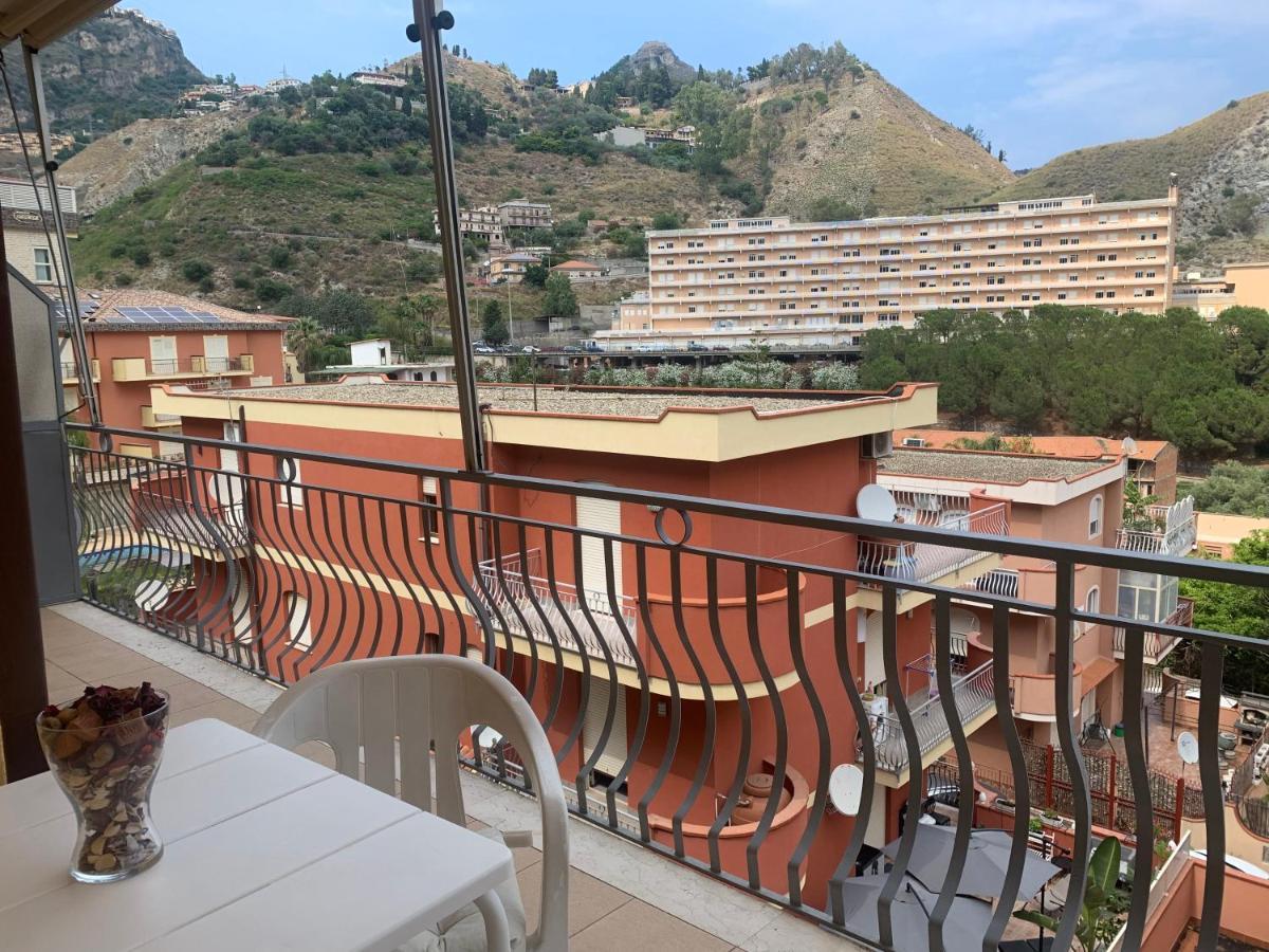 Residence La Fenice Ff Giardini-Naxos Kültér fotó