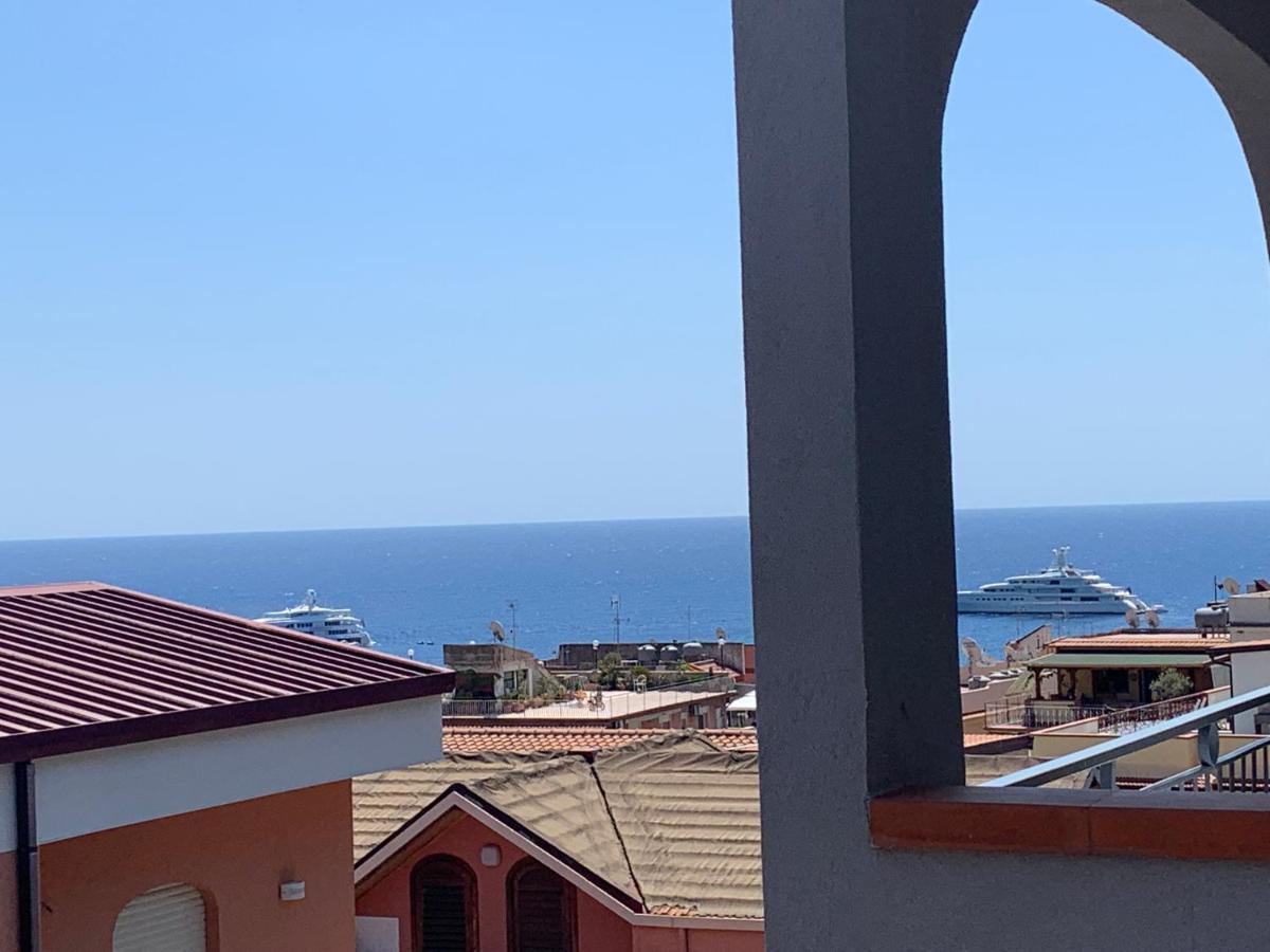 Residence La Fenice Ff Giardini-Naxos Kültér fotó
